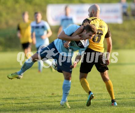 Fussball 1. Klasse D. Griffen gegen St. Margareten/Ros. Andreas Rapatz,  (Griffen),  Hannes Esterle (St. Margareten). Griffen, am 12.9.2015.
Foto: Kuess
---
pressefotos, pressefotografie, kuess, qs, qspictures, sport, bild, bilder, bilddatenbank