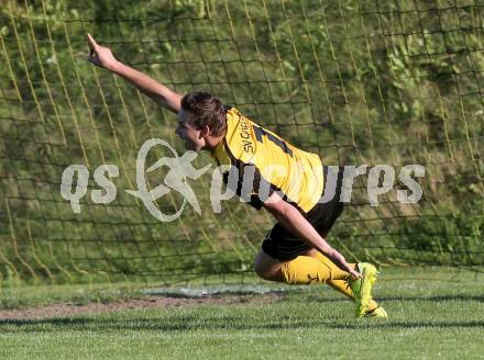 Fussball 1. Klasse D. Griffen gegen St. Margareten/Ros. Torjubel Sandro Philipp Seifried (Griffen). Griffen, am 12.9.2015.
Foto: Kuess
---
pressefotos, pressefotografie, kuess, qs, qspictures, sport, bild, bilder, bilddatenbank