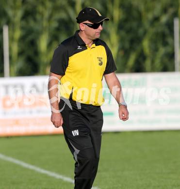 Fussball 1. Klasse D. Griffen gegen St. Margareten/Ros. Trainer Nevenko Vasiljevic (Griffen). Griffen, am 12.9.2015.
Foto: Kuess
---
pressefotos, pressefotografie, kuess, qs, qspictures, sport, bild, bilder, bilddatenbank