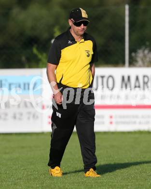 Fussball 1. Klasse D. Griffen gegen St. Margareten/Ros. Trainer Nevenko Vasiljevic (Griffen). Griffen, am 12.9.2015.
Foto: Kuess
---
pressefotos, pressefotografie, kuess, qs, qspictures, sport, bild, bilder, bilddatenbank