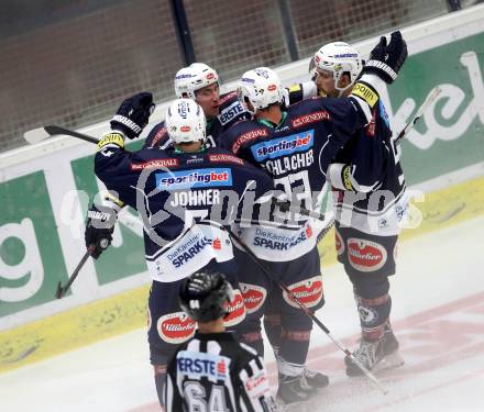 EBEL. Eishockey Bundesliga. EC VSV gegen HCB Suedtirol. Torjubel Mark Santorelli, (VSV). Villach, am 18.9.2015.
Foto: Kuess 


---
pressefotos, pressefotografie, kuess, qs, qspictures, sport, bild, bilder, bilddatenbank