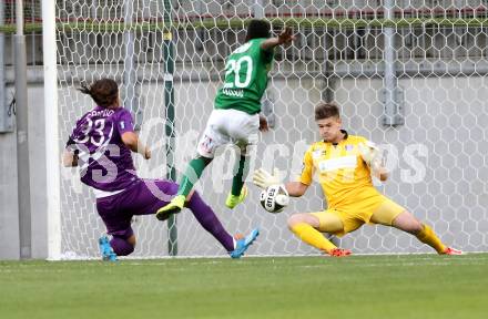 Fussball. Sky go Erste Liga. SK Austria Klagenfurt gegen Austria Lustenau. Filip Dmitrovic, Matthias Sereinig (Klagenfurt), Jodel Dossou (Lustenau). Klagenfurt, am 15.9.2015.
Foto: Kuess
---
pressefotos, pressefotografie, kuess, qs, qspictures, sport, bild, bilder, bilddatenbank