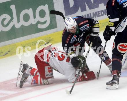 EBEL. Eishockey Bundesliga. EC VSV gegen HCB Suedtirol. David Kreuter,  (VSV), Stephen Saviano (Bozen). Villach, am 18.9.2015.
Foto: Kuess 


---
pressefotos, pressefotografie, kuess, qs, qspictures, sport, bild, bilder, bilddatenbank