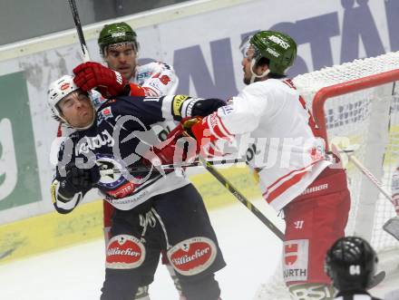 EBEL. Eishockey Bundesliga. EC VSV gegen HCB Suedtirol. Brock McBride,  (VSV), Brett Flemming, Anton Bernard (Bozen). Villach, am 18.9.2015.
Foto: Kuess 


---
pressefotos, pressefotografie, kuess, qs, qspictures, sport, bild, bilder, bilddatenbank