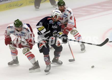 EBEL. Eishockey Bundesliga. EC VSV gegen HCB Suedtirol. Patrick Platzer,  (VSV), Roland Hofer, Matic Podlipnic (Bozen). Villach, am 18.9.2015.
Foto: Kuess 


---
pressefotos, pressefotografie, kuess, qs, qspictures, sport, bild, bilder, bilddatenbank