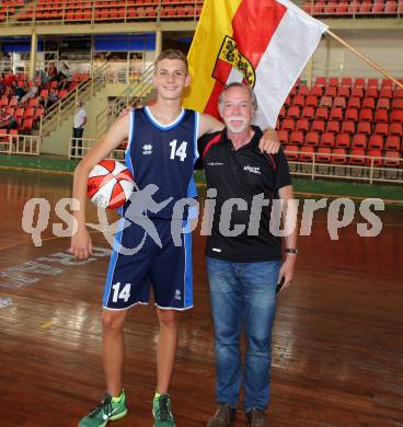 Spiele der Freundschaft. Basketball. Florian Ponholzer (KOS), Ivan Lukan. Bihac, Bosnien, am 19.9.2015.
Foto: Kuess
---
pressefotos, pressefotografie, kuess, qs, qspictures, sport, bild, bilder, bilddatenbank