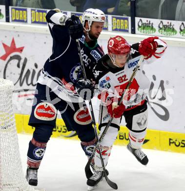 EBEL. Eishockey Bundesliga. EC VSV gegen HC TWK Innsbruck. Matt Kelly,  (VSV), Daniel Frischmann (Innsbruck). Villach, am 25.9.2015.
Foto: Kuess 


---
pressefotos, pressefotografie, kuess, qs, qspictures, sport, bild, bilder, bilddatenbank