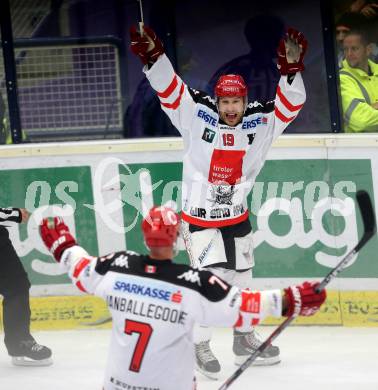 EBEL. Eishockey Bundesliga. EC VSV gegen HC TWK Innsbruck.  Torjubel Tyler Spurgeon, Dustin Vanballegooie (Innsbruck). Villach, am 25.9.2015.
Foto: Kuess 


---
pressefotos, pressefotografie, kuess, qs, qspictures, sport, bild, bilder, bilddatenbank