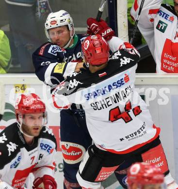 EBEL. Eishockey Bundesliga. EC VSV gegen HC TWK Innsbruck. Dustin Johner,  (VSV), Benedikt Schennach (Innsbruck). Villach, am 25.9.2015.
Foto: Kuess 


---
pressefotos, pressefotografie, kuess, qs, qspictures, sport, bild, bilder, bilddatenbank