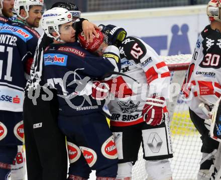 EBEL. Eishockey Bundesliga. EC VSV gegen HC TWK Innsbruck. Ryan McKiernan,  (VSV), David Schuller (Innsbruck). Villach, am 25.9.2015.
Foto: Kuess 


---
pressefotos, pressefotografie, kuess, qs, qspictures, sport, bild, bilder, bilddatenbank