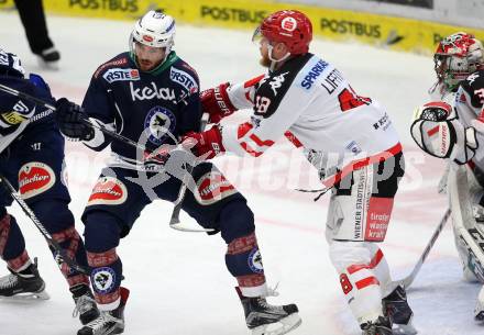 EBEL. Eishockey Bundesliga. EC VSV gegen HC TWK Innsbruck.  Benjamin Petrik, (VSV), David Liffiton  (Innsbruck). Villach, am 25.9.2015.
Foto: Kuess 


---
pressefotos, pressefotografie, kuess, qs, qspictures, sport, bild, bilder, bilddatenbank