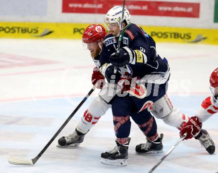 EBEL. Eishockey Bundesliga. EC VSV gegen HC TWK Innsbruck. Miha Verlic,  (VSV), David Liffiton (Innsbruck). Villach, am 25.9.2015.
Foto: Kuess 


---
pressefotos, pressefotografie, kuess, qs, qspictures, sport, bild, bilder, bilddatenbank