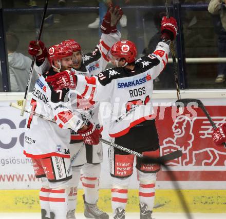 EBEL. Eishockey Bundesliga. EC VSV gegen HC TWK Innsbruck.  Torjubel Tyler Spurgeon, Dustin Vanballegooie, Nicholas Ross (Innsbruck). Villach, am 25.9.2015.
Foto: Kuess 


---
pressefotos, pressefotografie, kuess, qs, qspictures, sport, bild, bilder, bilddatenbank