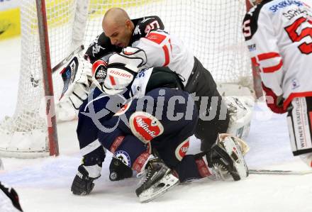 EBEL. Eishockey Bundesliga. EC VSV gegen HC TWK Innsbruck. Brock McBride, (VSV), Andy Chiodo (Innsbruck). Villach, am 25.9.2015.
Foto: Kuess 


---
pressefotos, pressefotografie, kuess, qs, qspictures, sport, bild, bilder, bilddatenbank