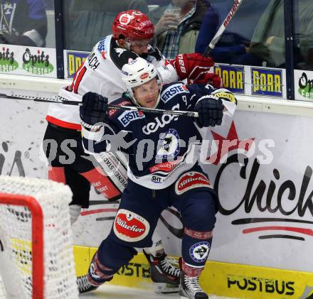 EBEL. Eishockey Bundesliga. EC VSV gegen HC TWK Innsbruck. Dustin Johner,  (VSV), Benedikt Schennach (Innsbruck). Villach, am 25.9.2015.
Foto: Kuess 


---
pressefotos, pressefotografie, kuess, qs, qspictures, sport, bild, bilder, bilddatenbank