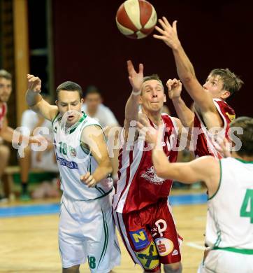 Basketball 2. Bundesliga. KOS Celovec gegen Chin Min Dragons St. Poelten.  Simon Pasterk,  (KOS), Andreas Bauch (St. Poelten). Klagenfurt, am 26.9.2015.
Foto: Kuess
---
pressefotos, pressefotografie, kuess, qs, qspictures, sport, bild, bilder, bilddatenbank