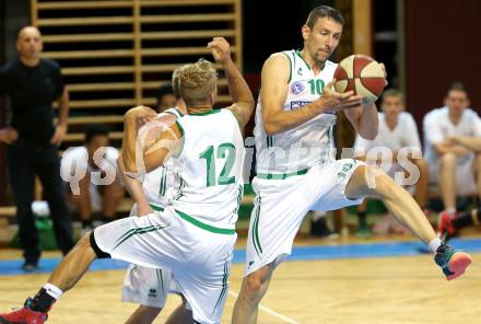 Basketball 2. Bundesliga. KOS Celovec gegen Chin Min Dragons St. Poelten.  Fabian Gallob, Grega Mali (KOS). Klagenfurt, am 26.9.2015.
Foto: Kuess
---
pressefotos, pressefotografie, kuess, qs, qspictures, sport, bild, bilder, bilddatenbank