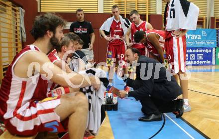 Basketball 2. Bundesliga. KOS Celovec gegen Chin Min Dragons St. Poelten.  Trainer Jurica Smiljanic  (St. Poelten). Klagenfurt, am 26.9.2015.
Foto: Kuess
---
pressefotos, pressefotografie, kuess, qs, qspictures, sport, bild, bilder, bilddatenbank