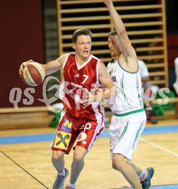 Basketball 2. Bundesliga. KOS Celovec gegen Chin Min Dragons St. Poelten.  Grega Mali, (KOS), Martin Speiser  (St. Poelten). Klagenfurt, am 26.9.2015.
Foto: Kuess
---
pressefotos, pressefotografie, kuess, qs, qspictures, sport, bild, bilder, bilddatenbank