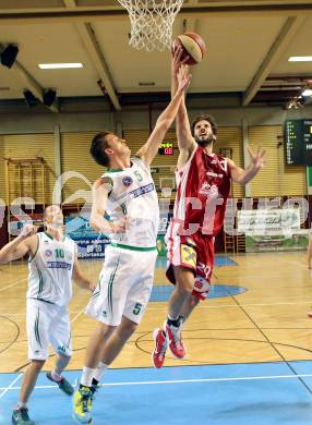 Basketball 2. Bundesliga. KOS Celovec gegen Chin Min Dragons St. Poelten.  Andi Smrtnik,  (KOS),  Denis Soldo (St. Poelten). Klagenfurt, am 26.9.2015.
Foto: Kuess
---
pressefotos, pressefotografie, kuess, qs, qspictures, sport, bild, bilder, bilddatenbank