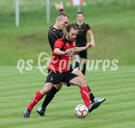 Fussball. Kaerntner Liga. Koettmannsdorf gegen Maria Saal. Aner Mandzic (Koettmannsdorf), Roland Krenn (Maria Saal). Koettmannsdorf, 26.9.2015.
Foto: Kuess
---
pressefotos, pressefotografie, kuess, qs, qspictures, sport, bild, bilder, bilddatenbank