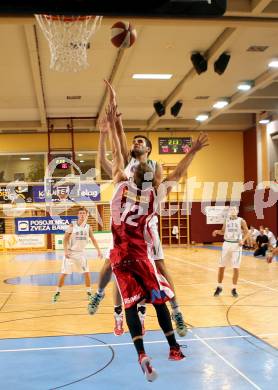 Basketball 2. Bundesliga. KOS Celovec gegen Chin Min Dragons St. Poelten.  Toman Feinig,  (KOS), Lukas Boeck (St. Poelten). Klagenfurt, am 26.9.2015.
Foto: Kuess
---
pressefotos, pressefotografie, kuess, qs, qspictures, sport, bild, bilder, bilddatenbank