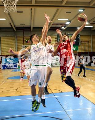 Basketball 2. Bundesliga. KOS Celovec gegen Chin Min Dragons St. Poelten.  Andi Smrtnik, Jakob Strazar, (KOS), Lukas Boeck  (St. Poelten). Klagenfurt, am 26.9.2015.
Foto: Kuess
---
pressefotos, pressefotografie, kuess, qs, qspictures, sport, bild, bilder, bilddatenbank