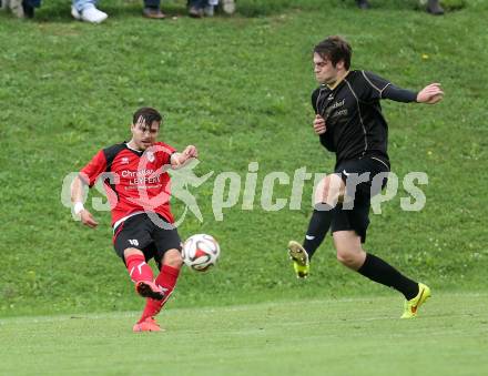 Fussball. Kaerntner Liga. Koettmannsdorf gegen Maria Saal. Stephan Borovnik (Koettmannsdorf), Zsolt Vari (Maria Saal). Koettmannsdorf, 26.9.2015.
Foto: Kuess
---
pressefotos, pressefotografie, kuess, qs, qspictures, sport, bild, bilder, bilddatenbank