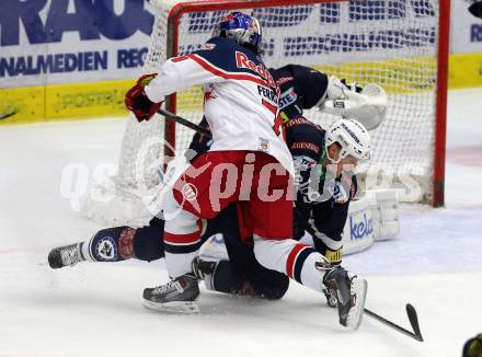 EBEL. Eishockey Bundesliga. EC VSV gegen EC Red Bull Salzburg. Daniel Nageler,  (VSV), Benn Ferriero (Salzburg). Villach, am 27.9.2015.
Foto: Kuess 


---
pressefotos, pressefotografie, kuess, qs, qspictures, sport, bild, bilder, bilddatenbank