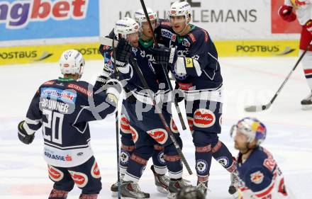 EBEL. Eishockey Bundesliga. EC VSV gegen EC Red Bull Salzburg. Torjubel Valentin Leiler, Adis Alagic, Markus Schlacher, Nico Brunner (VSV). Villach, am 27.9.2015.
Foto: Kuess 


---
pressefotos, pressefotografie, kuess, qs, qspictures, sport, bild, bilder, bilddatenbank