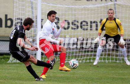 Fussball Unterliga Ost. St. Jakob/Rosental gegen Alpe Adria. Dragan Ovcina, (St. Jakob), Jure Suman (Alpe Adria). St. Jakob, am 26.9.2015.
Foto: Kuess
---
pressefotos, pressefotografie, kuess, qs, qspictures, sport, bild, bilder, bilddatenbank