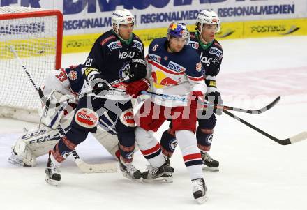 EBEL. Eishockey Bundesliga. EC VSV gegen EC Red Bull Salzburg. Benjamin Petrik, Brock McBride,  (VSV), Alexander Pallestrang (Salzburg). Villach, am 27.9.2015.
Foto: Kuess 


---
pressefotos, pressefotografie, kuess, qs, qspictures, sport, bild, bilder, bilddatenbank