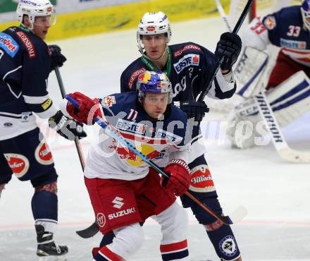 EBEL. Eishockey Bundesliga. EC VSV gegen EC Red Bull Salzburg. Adis Alagic,  (VSV), Ben Walter (Salzburg). Villach, am 27.9.2015.
Foto: Kuess 


---
pressefotos, pressefotografie, kuess, qs, qspictures, sport, bild, bilder, bilddatenbank