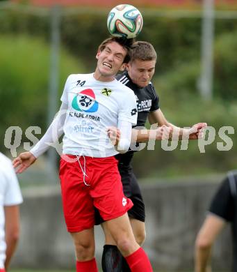 Fussball Unterliga Ost. St. Jakob/Rosental gegen Alpe Adria. Adis Osmanagic,  (St. Jakob), Moritz Johannes Kirbach (Alpe Adria). St. Jakob, am 26.9.2015.
Foto: Kuess
---
pressefotos, pressefotografie, kuess, qs, qspictures, sport, bild, bilder, bilddatenbank