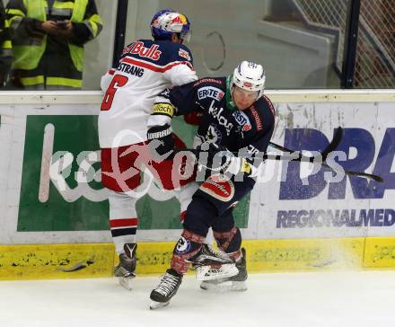 EBEL. Eishockey Bundesliga. EC VSV gegen EC Red Bull Salzburg. Patrick Platzer,  (VSV), Alexander Pallestrang (Salzburg). Villach, am 27.9.2015.
Foto: Kuess 


---
pressefotos, pressefotografie, kuess, qs, qspictures, sport, bild, bilder, bilddatenbank