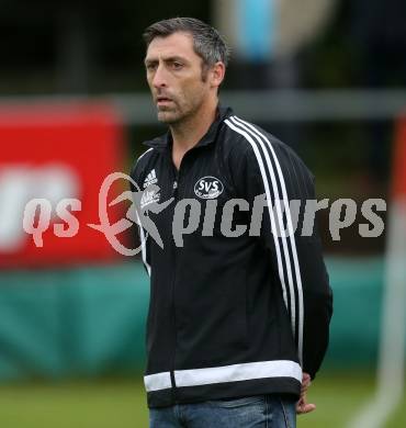 Fussball Unterliga Ost. St. Jakob/Rosental gegen Alpe Adria. Trainer Stefan Pusterhofer (St. Jakob). St. Jakob, am 26.9.2015.
Foto: Kuess
---
pressefotos, pressefotografie, kuess, qs, qspictures, sport, bild, bilder, bilddatenbank