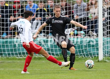 Fussball Unterliga Ost. St. Jakob/Rosental gegen Alpe Adria. Adis Osmanagic,  (St. Jakob), Raphael Lamzari (Alpe Adria). St. Jakob, am 26.9.2015.
Foto: Kuess
---
pressefotos, pressefotografie, kuess, qs, qspictures, sport, bild, bilder, bilddatenbank