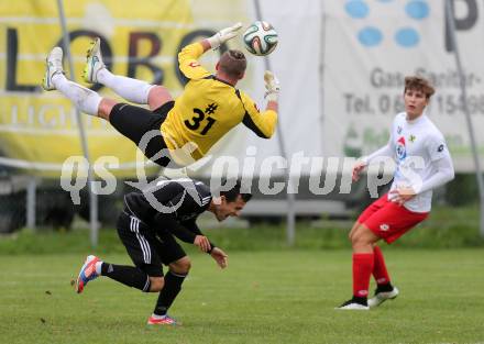 Fussball Unterliga Ost. St. Jakob/Rosental gegen Alpe Adria. Marco Koller, (St. Jakob), Dario Pick (Alpe Adria). St. Jakob, am 26.9.2015.
Foto: Kuess
---
pressefotos, pressefotografie, kuess, qs, qspictures, sport, bild, bilder, bilddatenbank