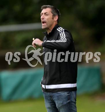 Fussball Unterliga Ost. St. Jakob/Rosental gegen Alpe Adria. Trainer Stefan Pusterhofer (St. Jakob). St. Jakob, am 26.9.2015.
Foto: Kuess
---
pressefotos, pressefotografie, kuess, qs, qspictures, sport, bild, bilder, bilddatenbank