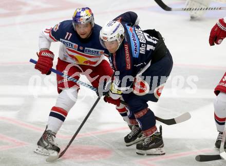 EBEL. Eishockey Bundesliga. EC VSV gegen EC Red Bull Salzburg. Brock McBride,  (VSV), Ben Walter (Salzburg). Villach, am 27.9.2015.
Foto: Kuess 


---
pressefotos, pressefotografie, kuess, qs, qspictures, sport, bild, bilder, bilddatenbank