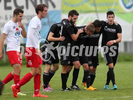 Fussball Unterliga Ost. St. Jakob/Rosental gegen Alpe Adria. Torjubel (St. Jakob). St. Jakob, am 26.9.2015.
Foto: Kuess
---
pressefotos, pressefotografie, kuess, qs, qspictures, sport, bild, bilder, bilddatenbank