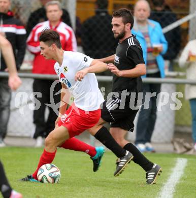 Fussball Unterliga Ost. St. Jakob/Rosental gegen Alpe Adria. Dragan Ovcina,  (St. Jakob), Dominic Oraze (Alpe Adria). St. Jakob, am 26.9.2015.
Foto: Kuess
---
pressefotos, pressefotografie, kuess, qs, qspictures, sport, bild, bilder, bilddatenbank