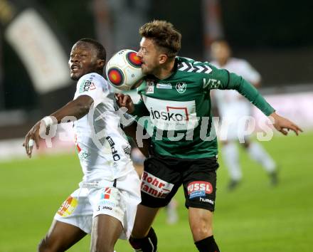 Fussball tipico Bundesliga. RZ Pellets WAC gegen SV Josko Ried. Ouedraogo Issiaka, (WAC),  Daniel Sikorski (Ried). Wolfsberg, am 3.10.2015.
Foto: Kuess
---
pressefotos, pressefotografie, kuess, qs, qspictures, sport, bild, bilder, bilddatenbank