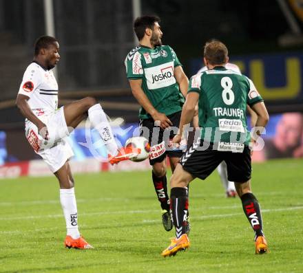 Fussball tipico Bundesliga. RZ Pellets WAC gegen SV Josko Ried. Ouedraogo Issiaka,  (WAC), Gernot Trauner (Ried). Wolfsberg, am 3.10.2015.
Foto: Kuess
---
pressefotos, pressefotografie, kuess, qs, qspictures, sport, bild, bilder, bilddatenbank