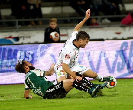 Fussball tipico Bundesliga. RZ Pellets WAC gegen SV Josko Ried. Thomas Zuendel, (WAC), Oliver Kragl  (Ried). Wolfsberg, am 3.10.2015.
Foto: Kuess
---
pressefotos, pressefotografie, kuess, qs, qspictures, sport, bild, bilder, bilddatenbank