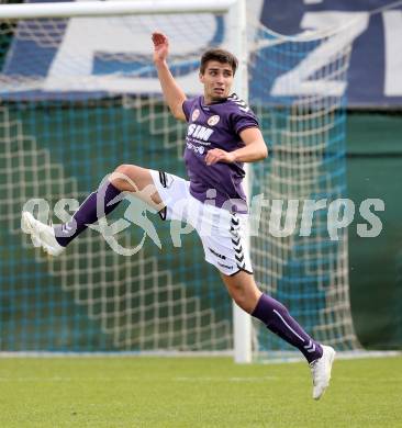 Fussball. Kaerntner Liga. SAK gegen Globasnitz. Anze Pesl (Globasnitz). Klagenfurt, 4.10.2015.
Foto: Kuess
---
pressefotos, pressefotografie, kuess, qs, qspictures, sport, bild, bilder, bilddatenbank