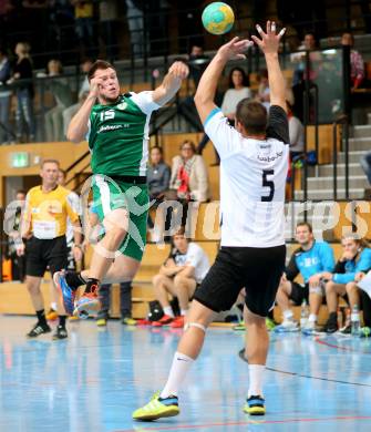 Handball Bundesliga. schlafraum.at Kaernten gegen UHC SISPO Gaenserndorf. Klemen Kresnik,  (schlafraum.at), Oliver Schmidt (Gaenserndorf). Viktring, am 4.10.2015.
Foto: Kuess
---
pressefotos, pressefotografie, kuess, qs, qspictures, sport, bild, bilder, bilddatenbank