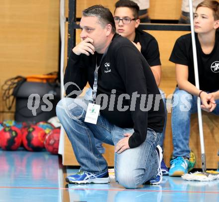 Handball Bundesliga. schlafraum.at Kaernten gegen UHC SISPO Gaenserndorf. Trainer Bostjan Strasek (schlafraum.at). Viktring, am 4.10.2015.
Foto: Kuess
---
pressefotos, pressefotografie, kuess, qs, qspictures, sport, bild, bilder, bilddatenbank