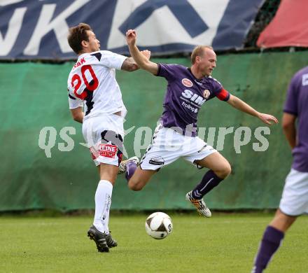 Fussball. Kaerntner Liga. SAK gegen Globasnitz. Michael Kirisits (SAK), Simon Sadjak (Globasnitz). Klagenfurt, 4.10.2015.
Foto: Kuess
---
pressefotos, pressefotografie, kuess, qs, qspictures, sport, bild, bilder, bilddatenbank