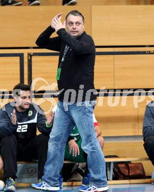 Handball Bundesliga. schlafraum.at Kaernten gegen UHC SISPO Gaenserndorf. Trainer Bostjan Strasek (schlafraum.at). Viktring, am 4.10.2015.
Foto: Kuess
---
pressefotos, pressefotografie, kuess, qs, qspictures, sport, bild, bilder, bilddatenbank